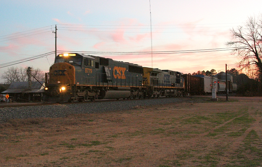 CSX 8779 leads Q680